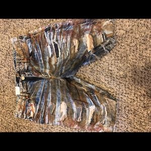 Men’s distressed jean shorts